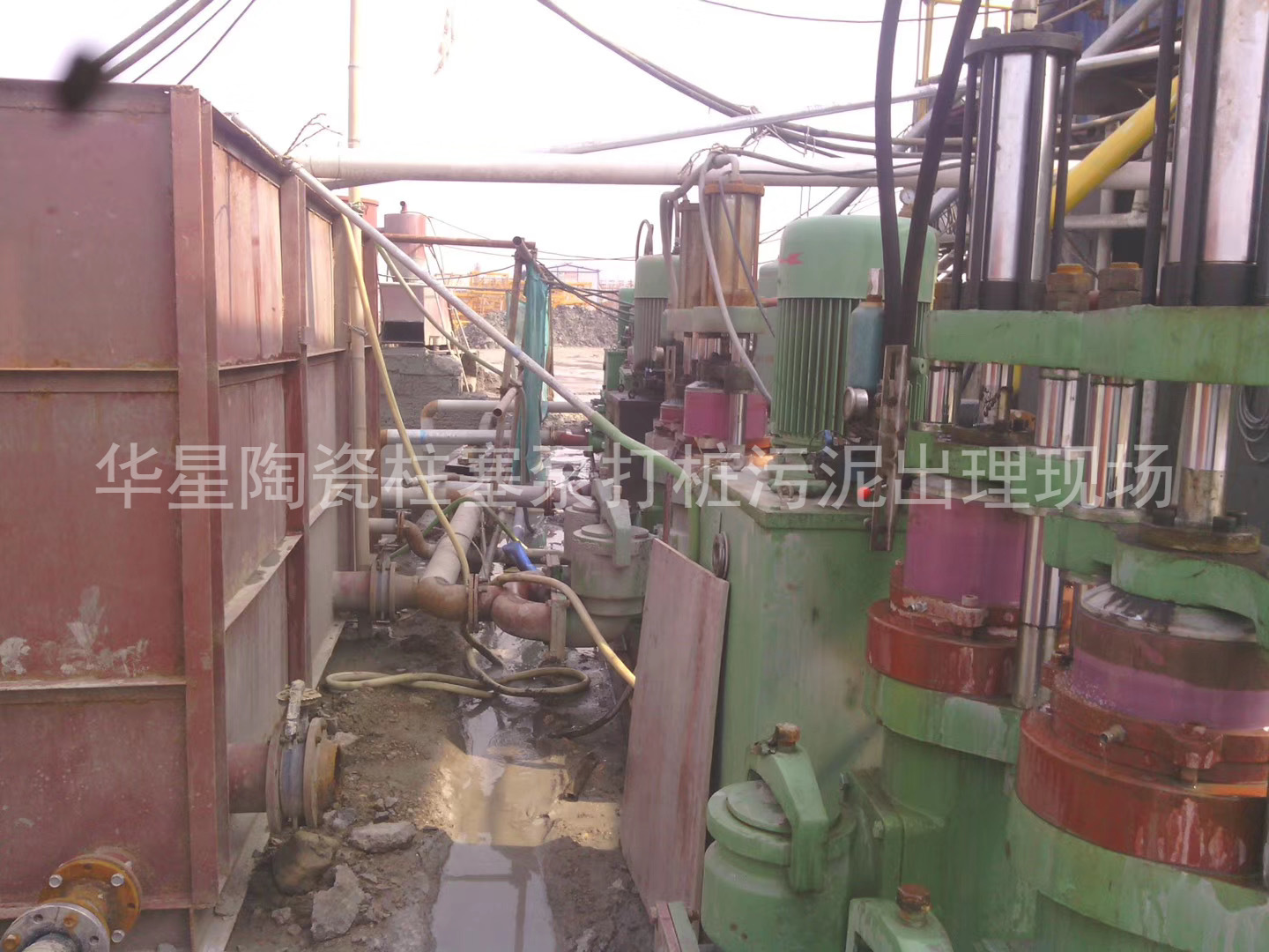 陶瓷柱塞(sai)泵使用現(xian)場房地産(chǎn)打樁污泥(ni)出理