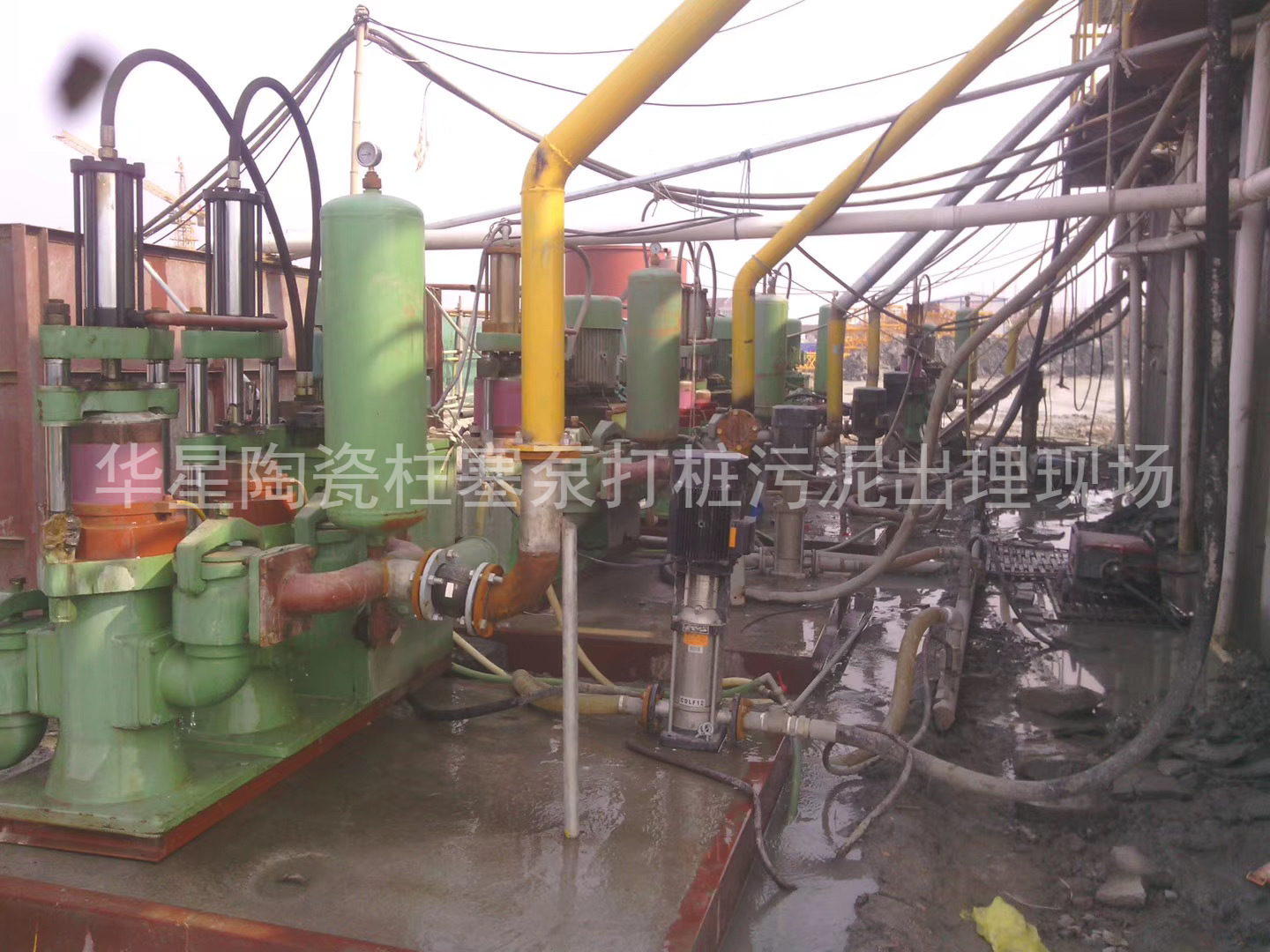 陶瓷柱(zhu)塞泵使用現(xian)場房地産打(da)樁污泥出理(lǐ)2