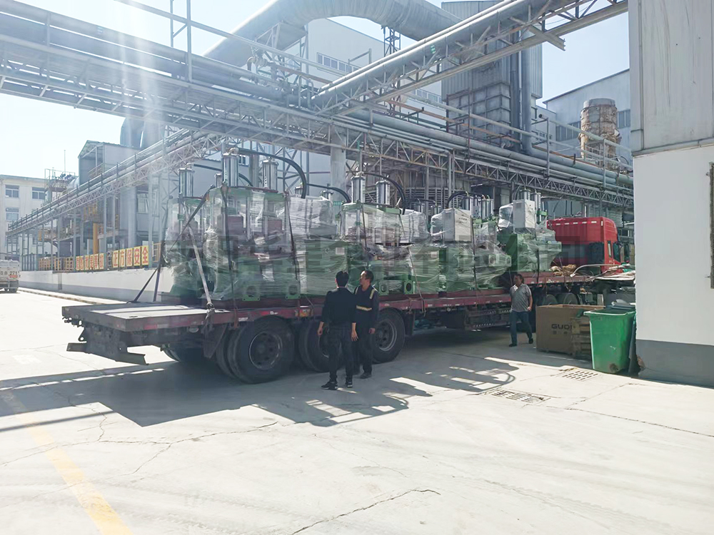 陶瓷柱塞泵(beng)發貨到達陶(tao)瓷廠