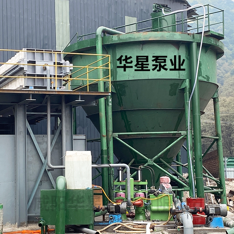 陶瓷柱塞泵(bèng)處理污泥污(wu)水使用現場(chang)