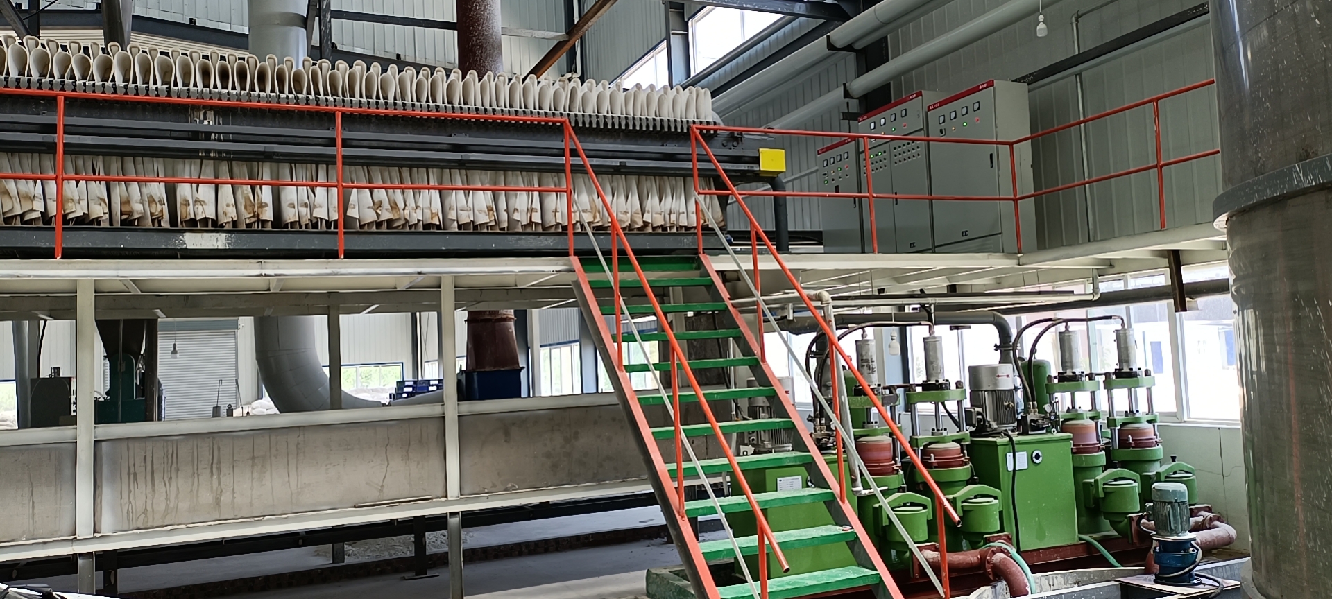 油壓陶(tao)瓷柱塞泥漿(jiāng)泵